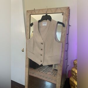 Old Navy women’s suit vest. Taupe. Size Small. NWOT